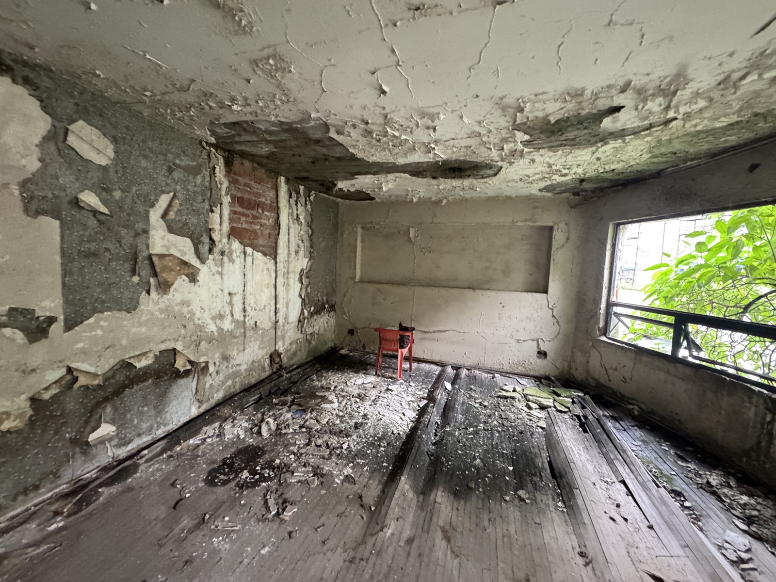 Habitación interior, vista amplia
